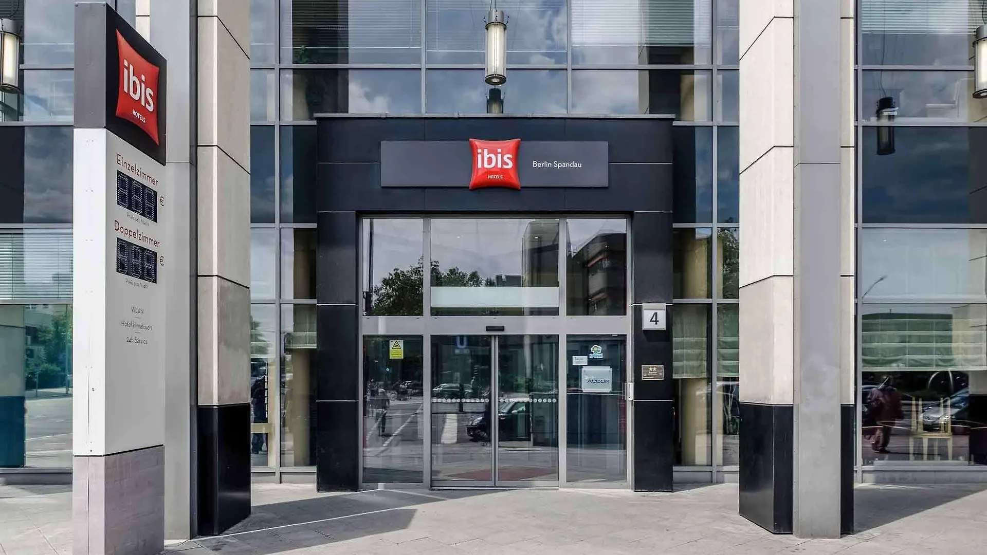**  Ibis Hotel Berlin Spandau Γερμανία